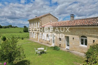 Completely renovated stone house overlooking the vineyards of Saint Emilion, the owner has spared no expense upgraded the house to today's environmental standards.