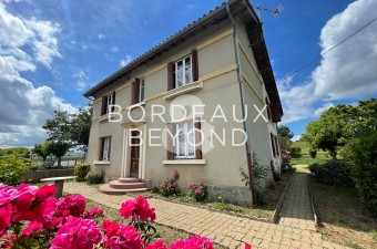 A lovely property with great potential situated just minutes from the popular village of Monségur.