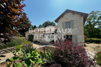 Exclusivité Bordeaux & Beyond et en parfait état, tant à l'intérieur qu'à l'extérieur, cette maison est à voir absolument.