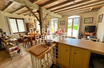 This pretty cottage is situated in a small hamlet of just a handful of houses at the end a vineyard lined lane creating the perfect peaceful location to enjoy relaxing breaks whilst you are not exploring in this beautiful region.